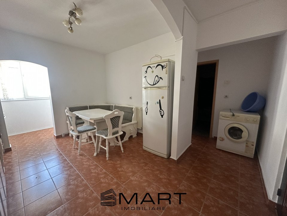 Apartament 2 camere decomandate et. 3, in Strand str. Hategului