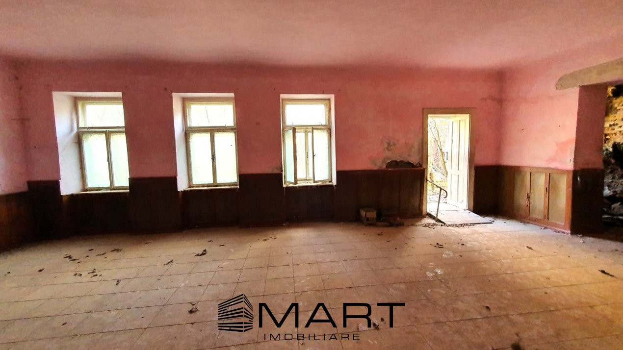 Cladire 500 mp cu teren 1450 mp Biertan