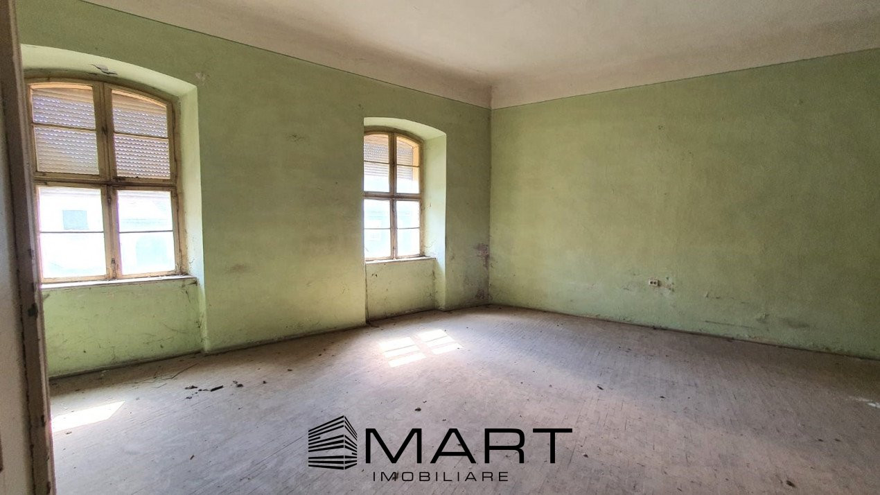 Cladire 500 mp cu teren 1450 mp Biertan