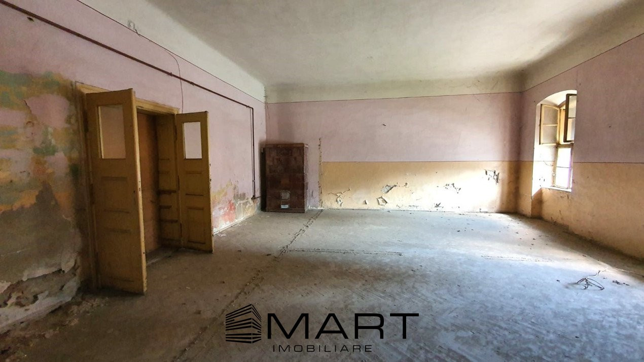 Cladire 500 mp cu teren 1450 mp Biertan