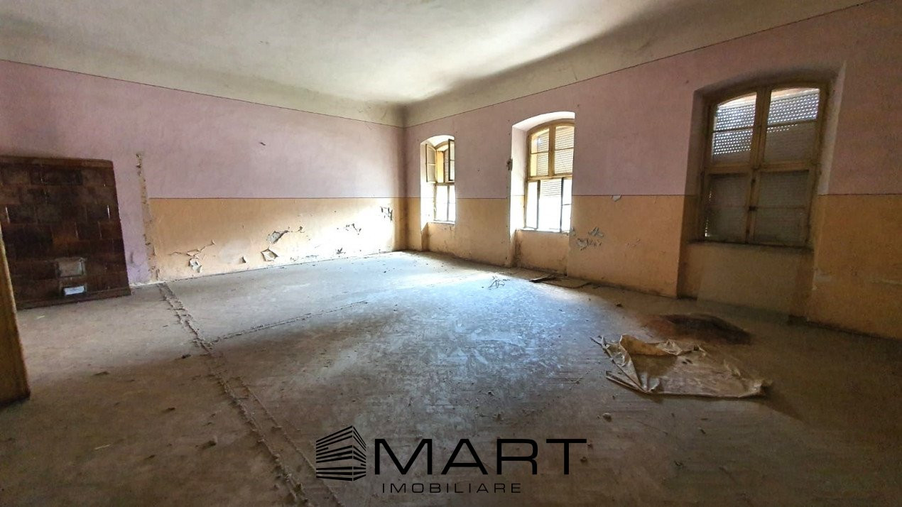 Cladire 500 mp cu teren 1450 mp Biertan