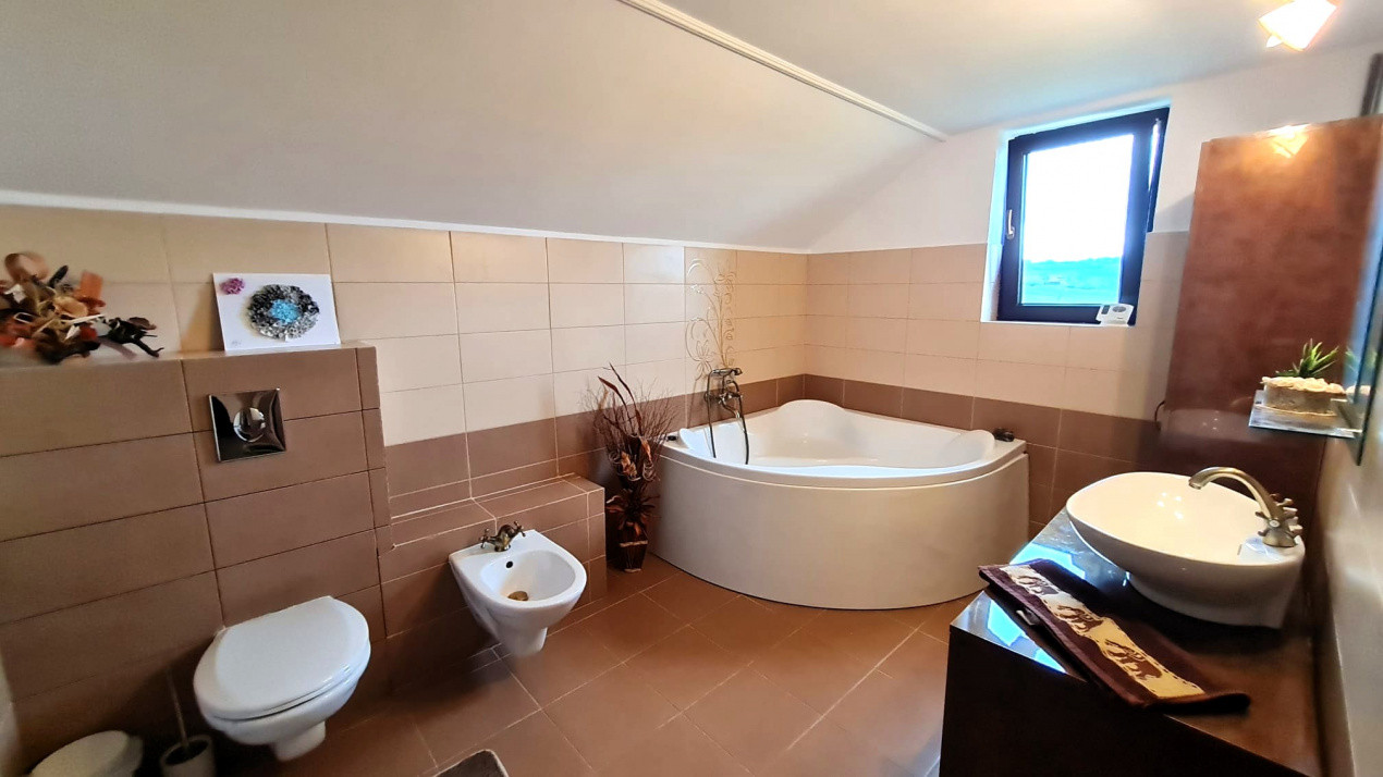 Casa individuala 230mp cu teren 1100mp Tocile