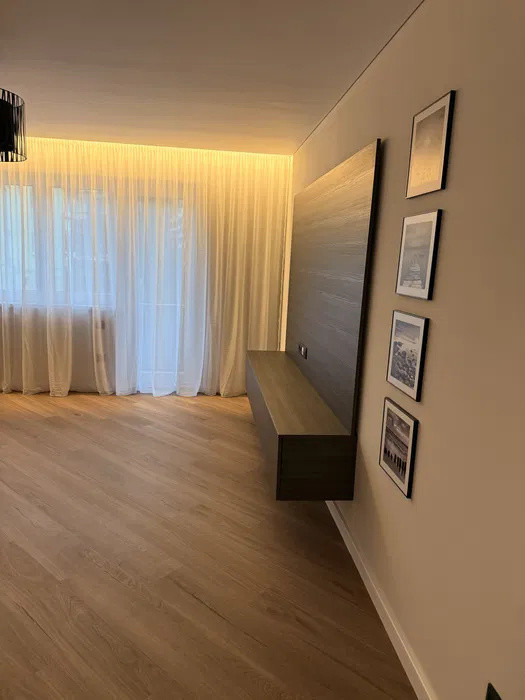Apartament 2 camere decomandate la Vila in cartierul Strand