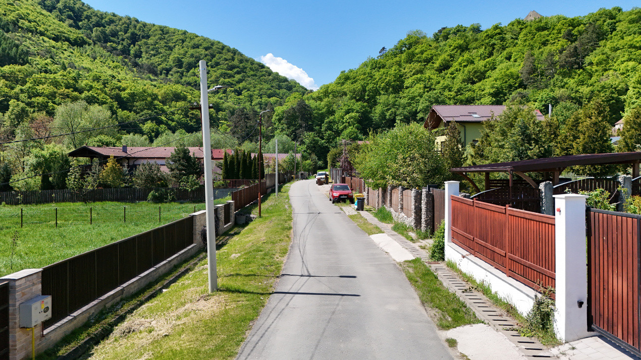 Teren intravilan cu utilitati Sub-Cetate - Cisnadioara