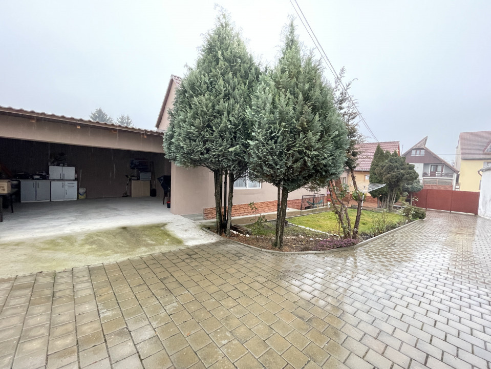 Casa cu doua apartamente si curte zona Turnisor