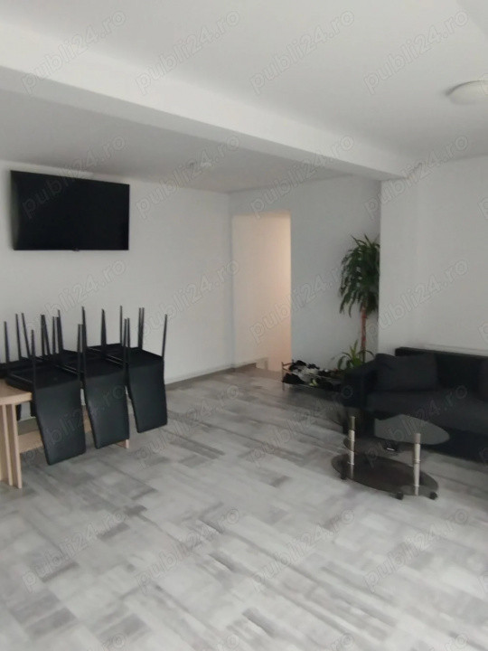 Casa cu doua apartamente si curte zona Turnisor