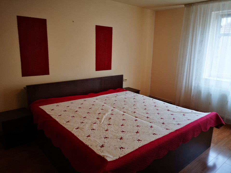 Apartament cu 3 camere decomandat zona Trei Stejari