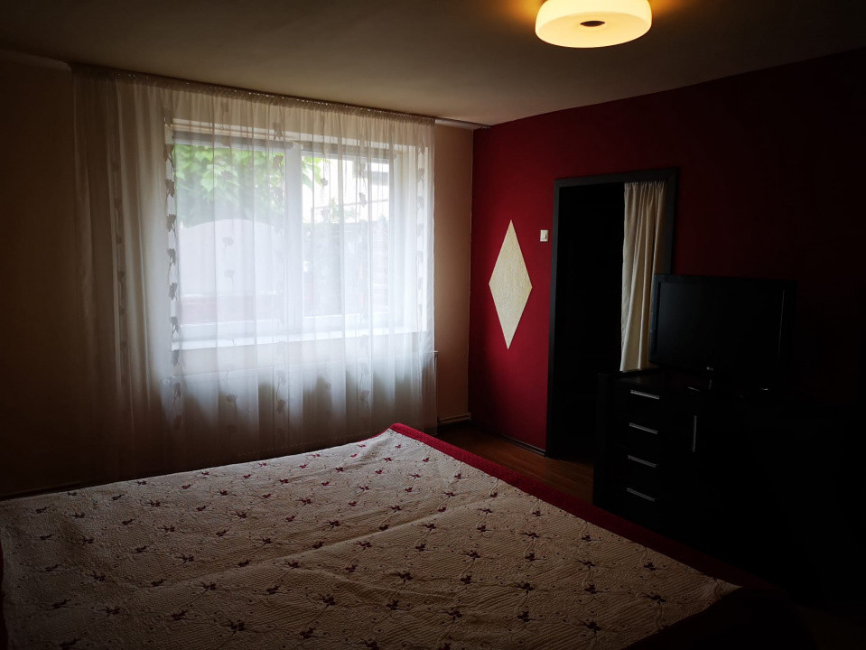 Apartament cu 3 camere decomandat zona Trei Stejari