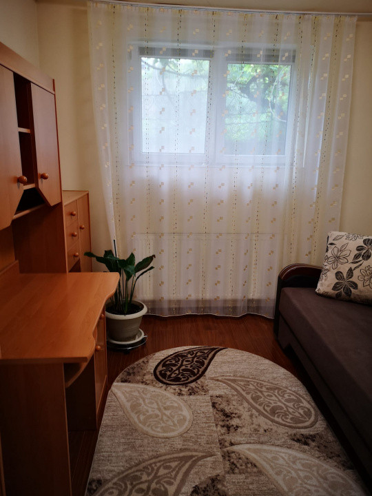 Apartament cu 3 camere decomandat zona Trei Stejari