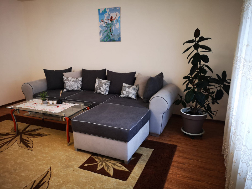 Apartament cu 3 camere decomandat zona Trei Stejari