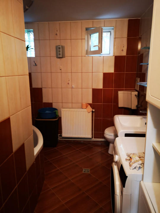 Apartament cu 3 camere decomandat zona Trei Stejari