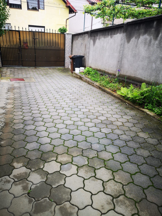 Apartament cu 3 camere decomandat zona Trei Stejari