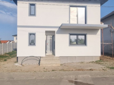 Casa individuala de vanzare in Cristian 