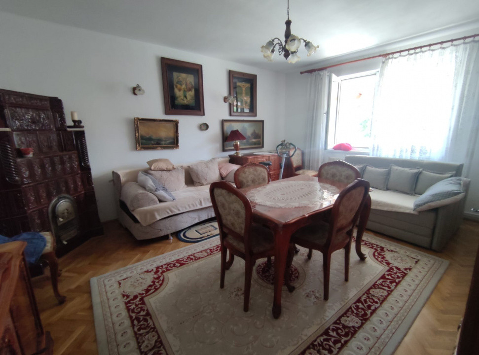 CASA/ VILA,  83MP UTILI, 579 MP SUPRAFATA TOTALA, ZONA FLORILOR