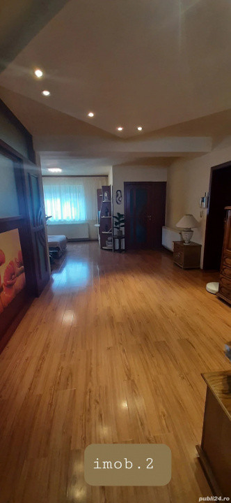 Case / vile , 7 camere, zona Gemenii