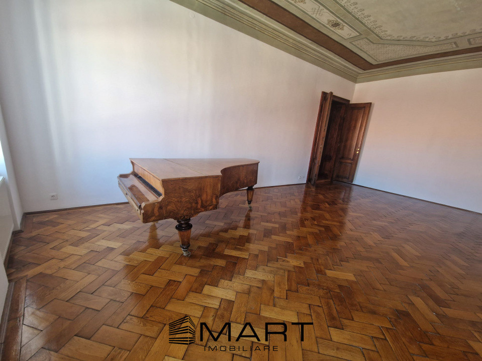 Apartament cu 3 camere in Centrul Istoric