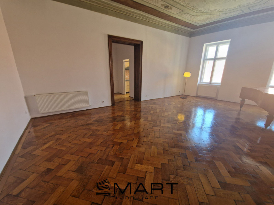 Apartament cu 3 camere in Centrul Istoric