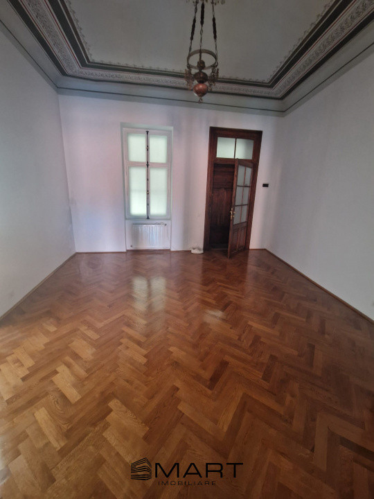 Apartament cu 3 camere in Centrul Istoric