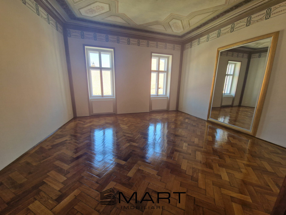 Apartament cu 3 camere in Centrul Istoric