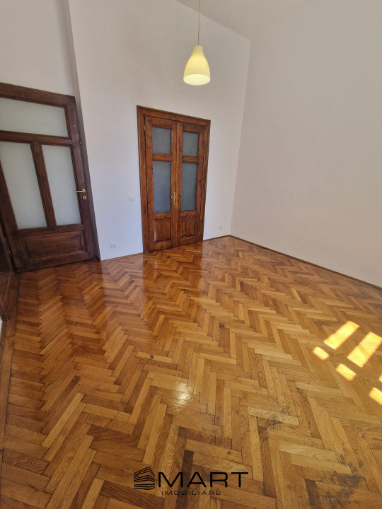 Apartament cu 3 camere in Centrul Istoric