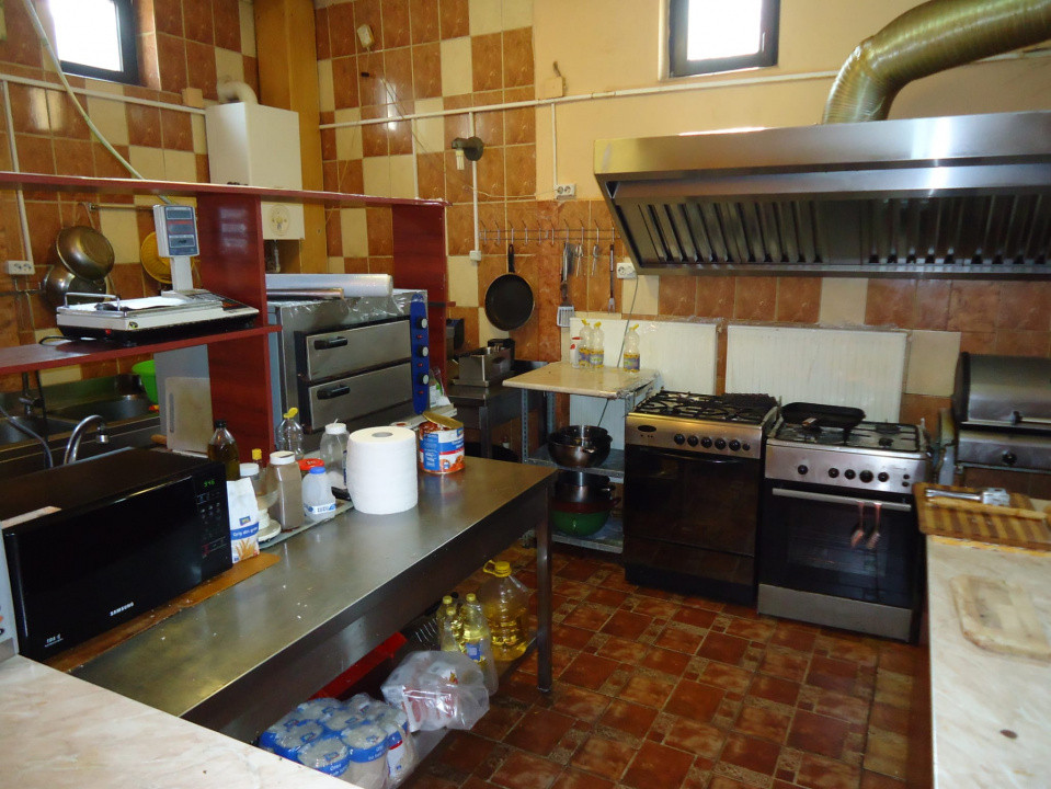 Hotel / Pensiune, 12 camere, 905mp, zona Noua