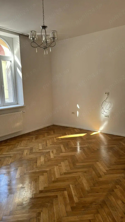 Apartament 4 camere, decomandate, zona Patria