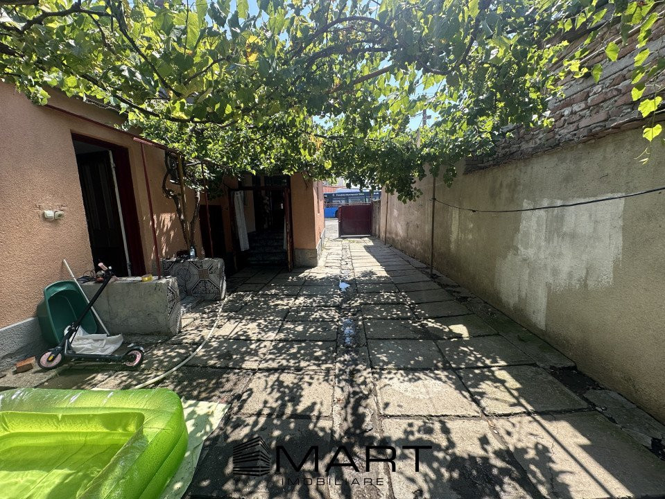 Casa singur in curte 3 camere si 420mp teren zona Zavoi