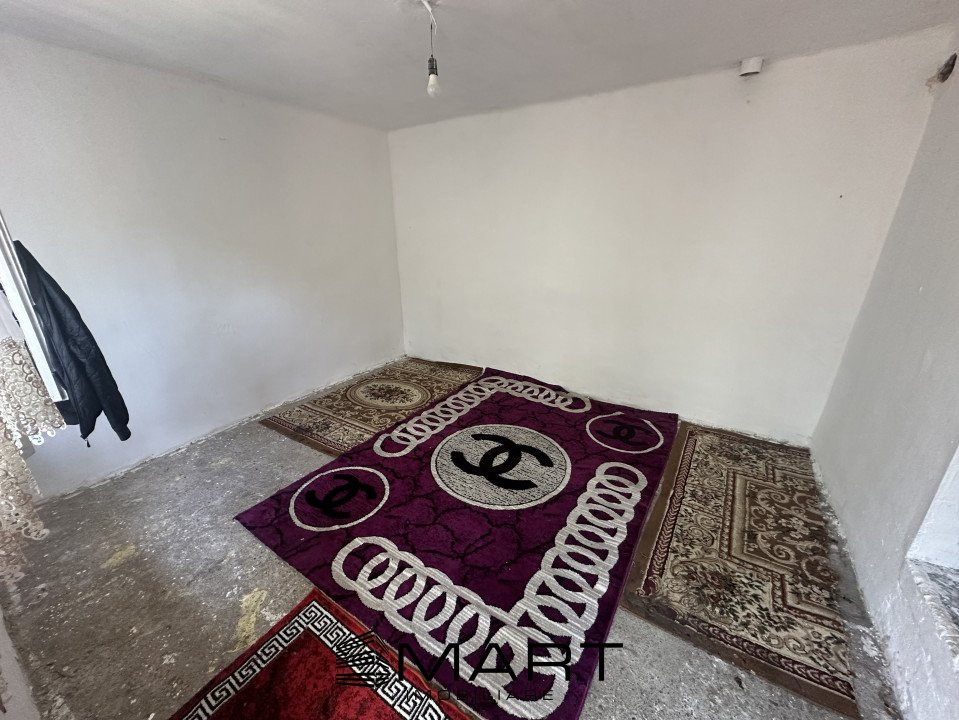 Casa singur in curte 3 camere si 420mp teren zona Zavoi