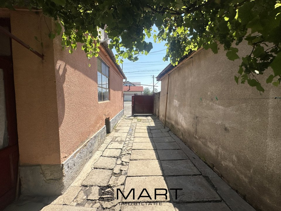 Casa singur in curte 3 camere si 420mp teren zona Zavoi