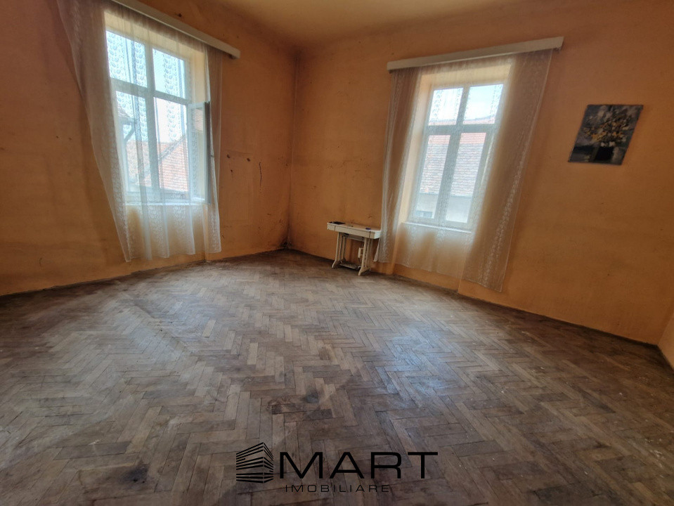 Apartament cu 3 camere in Centrul Istoric