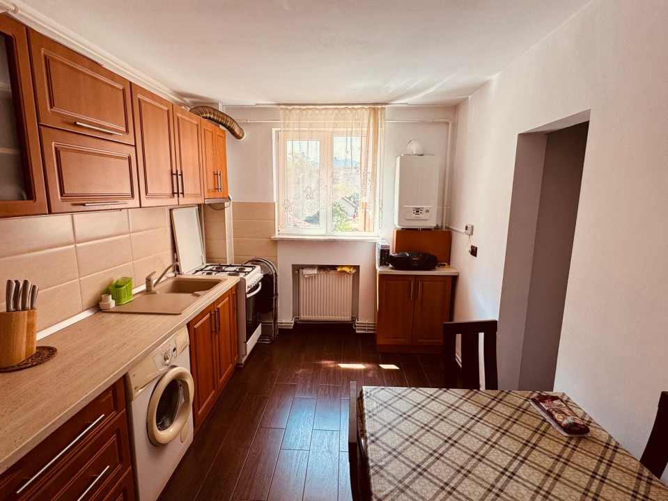 Apartament 3 camere, semidecomandate , zona Scriitorilor.