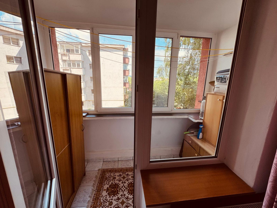 Apartament 3 camere, semidecomandate , zona Scriitorilor.