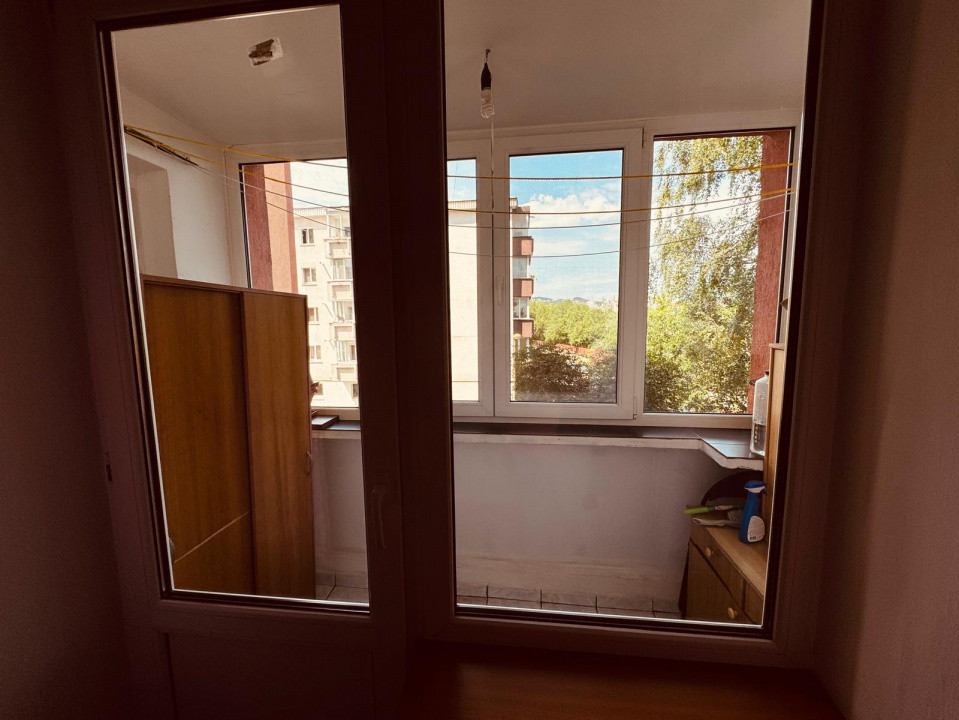Apartament 3 camere, semidecomandate , zona Scriitorilor.