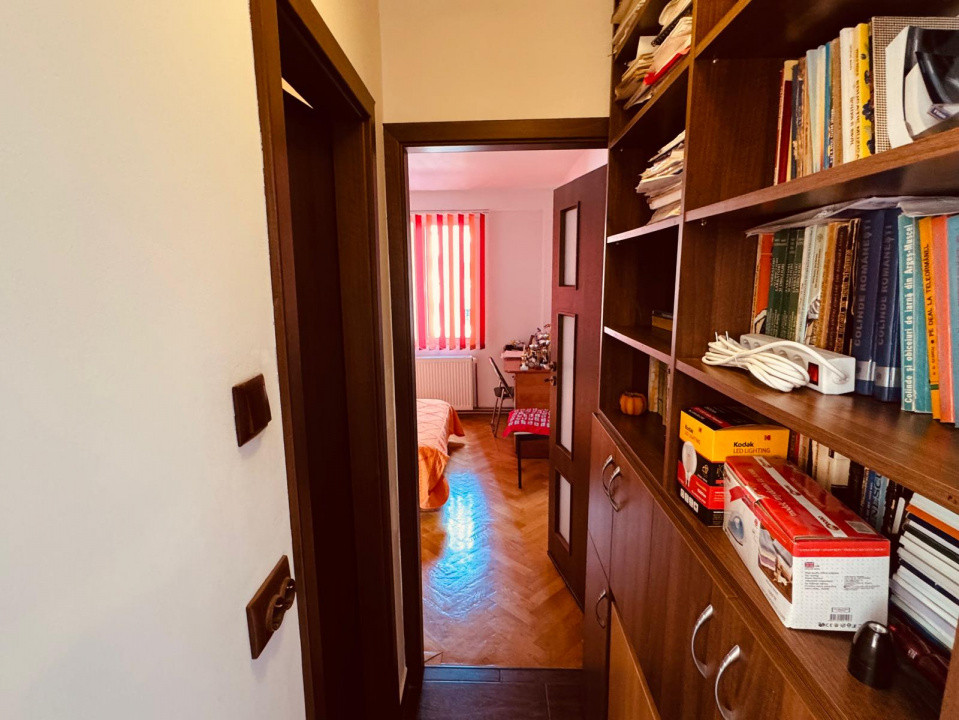 Apartament 3 camere, semidecomandate , zona Scriitorilor.