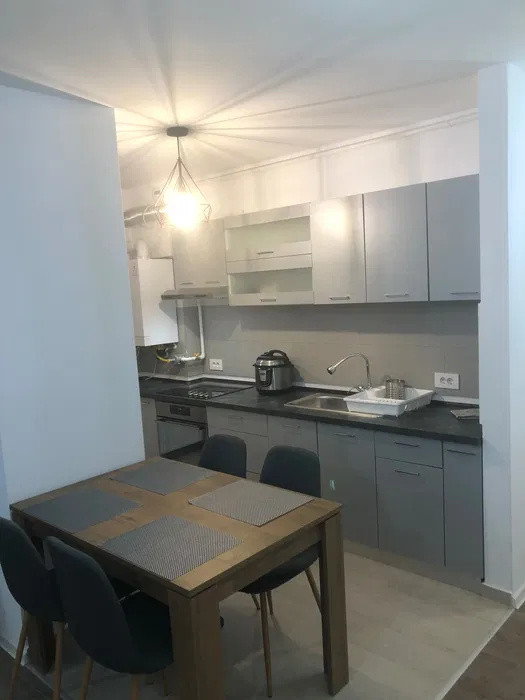 Apartament 2 camere, decomandate,  zona Coresi.