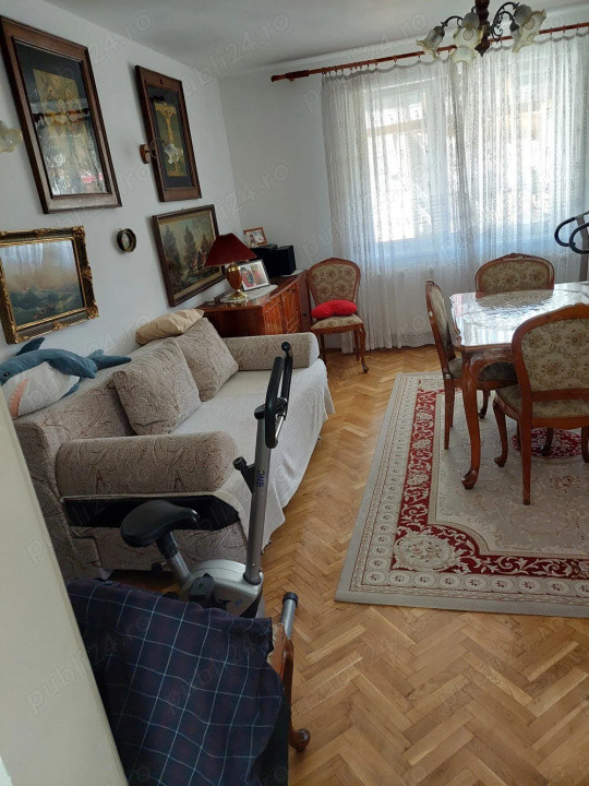Casa 3 camere, cu teren de 57mp zona Florilor