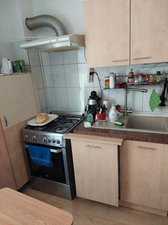 Casa 3 camere, cu teren de 57mp zona Florilor