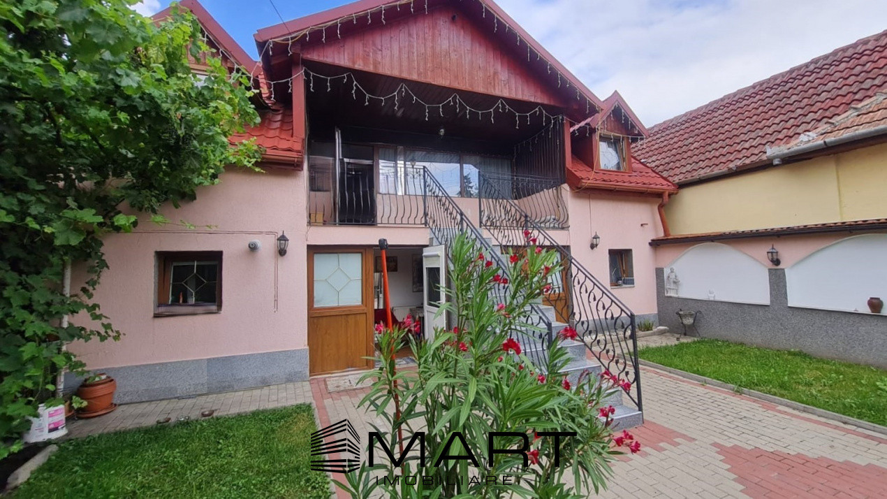 Casa formata din doua apartamente, cu curte de 450 mp, in zona Trei Stejari