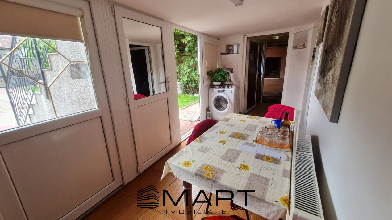 Casa formata din doua apartamente, cu curte de 450 mp, in zona Trei Stejari