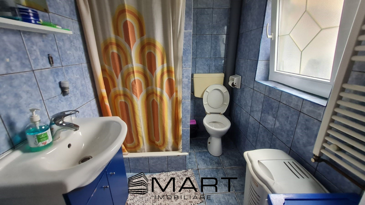 Casa formata din doua apartamente, cu curte de 450 mp, in zona Trei Stejari