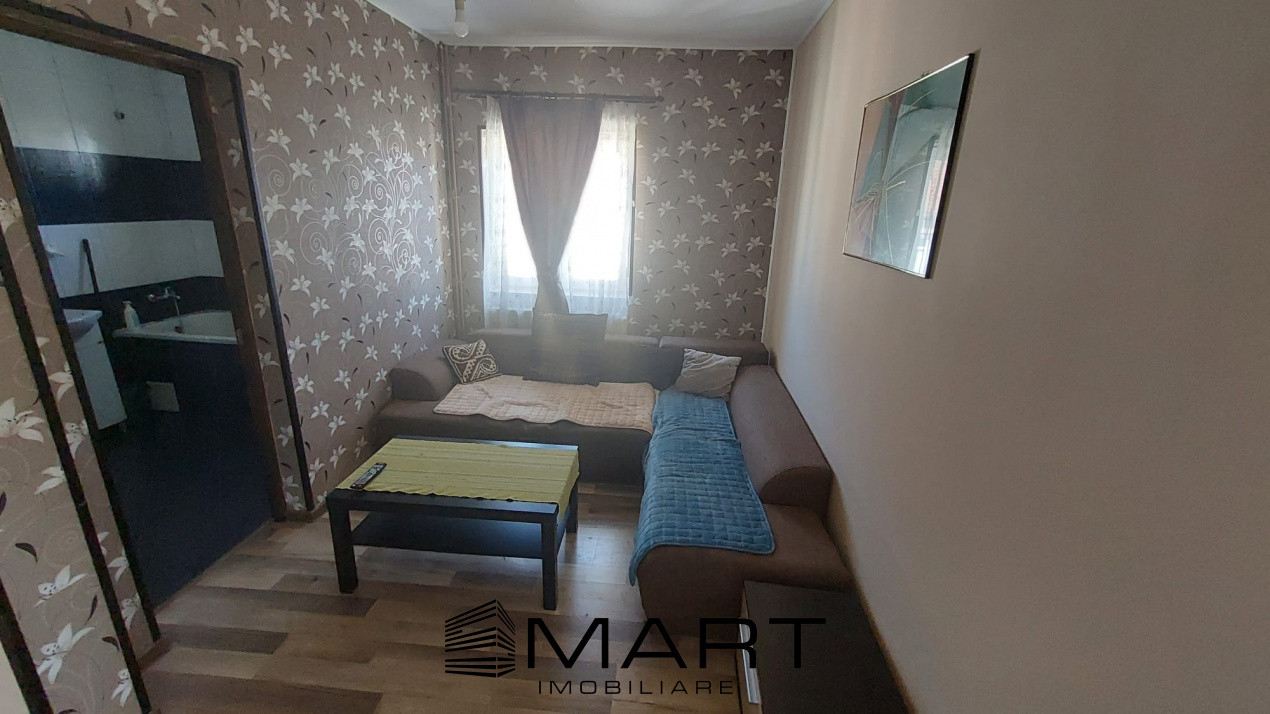 Apartament la mansarda 4 camere zona Vasile Aaron