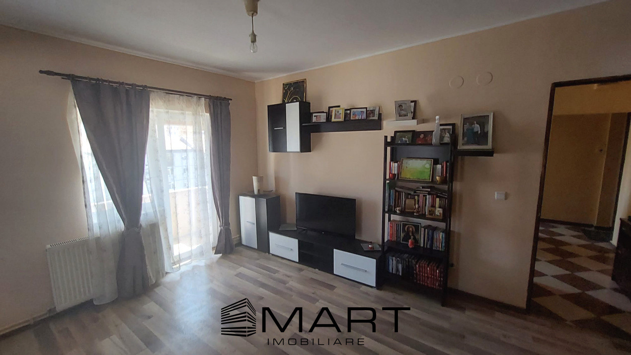 Apartament la mansarda 4 camere zona Vasile Aaron