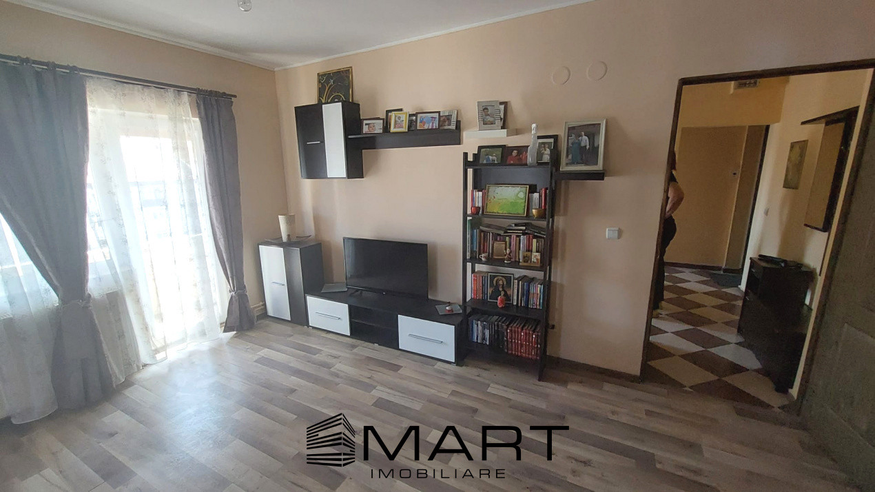 Apartament la mansarda 4 camere zona Vasile Aaron