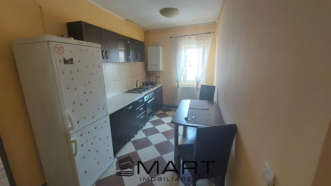 Apartament la mansarda 4 camere zona Vasile Aaron