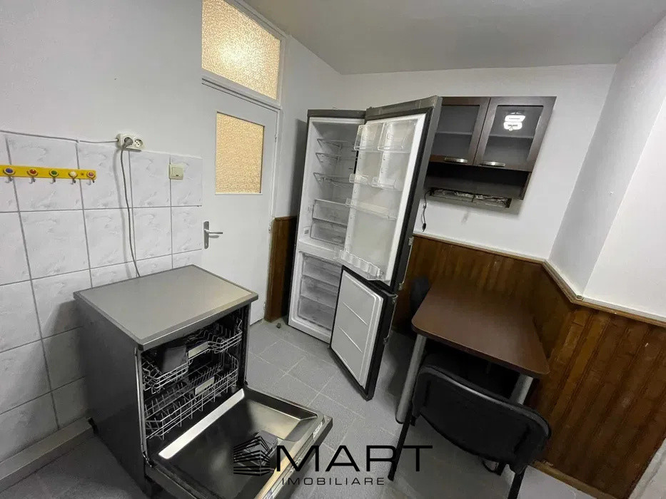 Apartament 2 camere decomandat situat la parterul unui bloc in zona Terezian