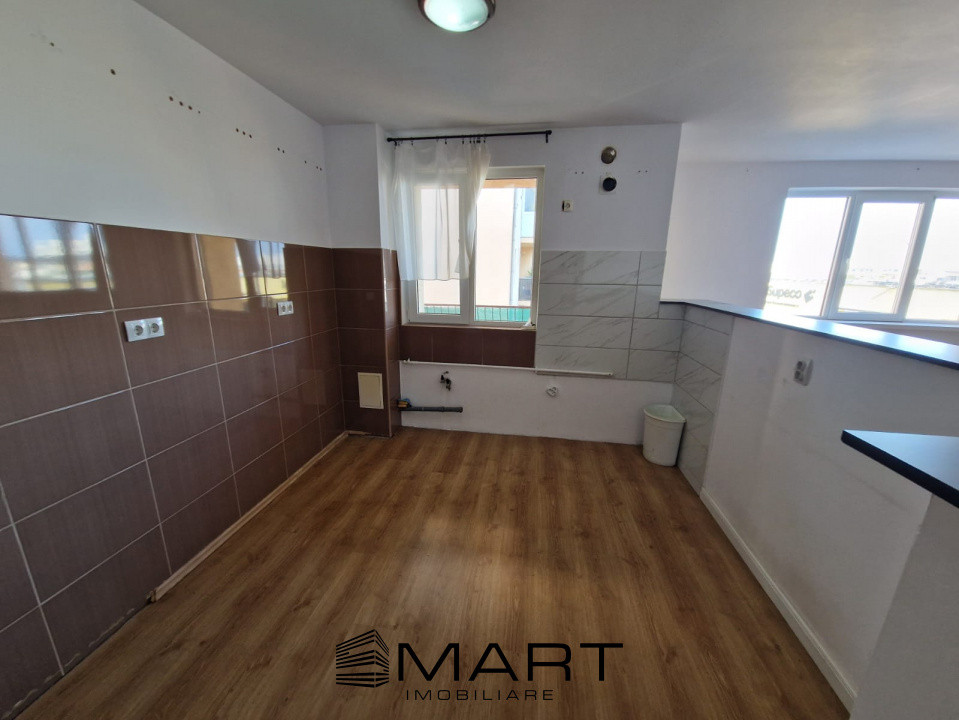 Apartament cu 3 camere in zona Supeco 