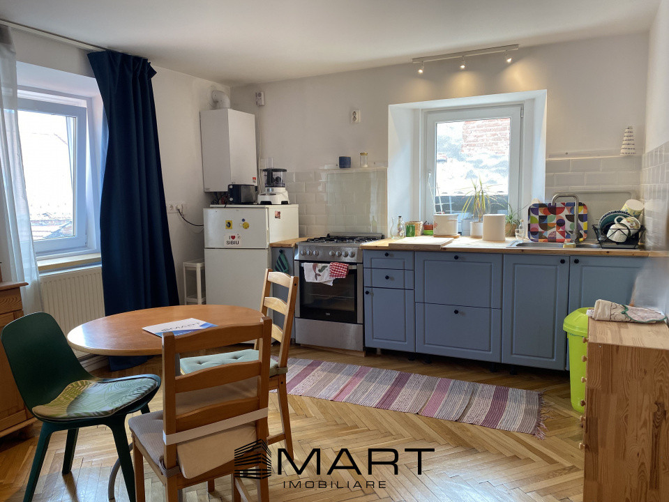 Apartament 3 camere in centrul istoric - strada Turnului si piata Huet