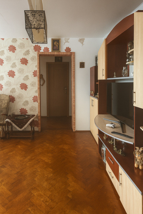 Apartament 3 camere decomandate zona Tractorul