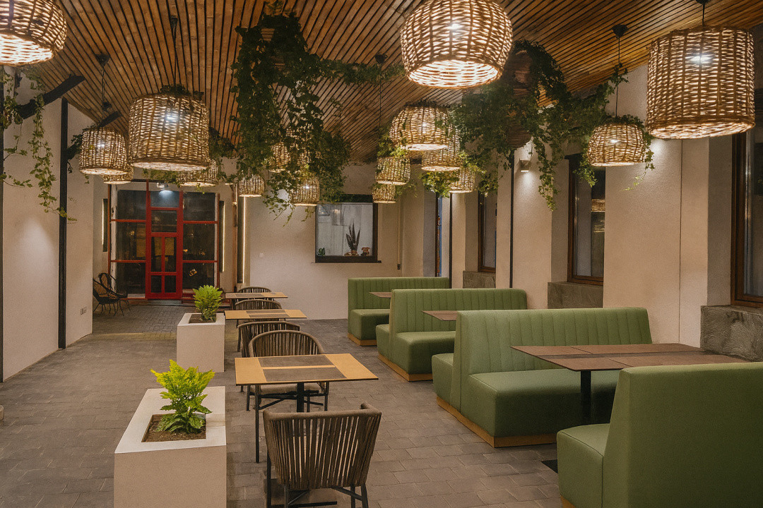 Pensiune 12 camere + restaurant,  zona Centrul Istoric