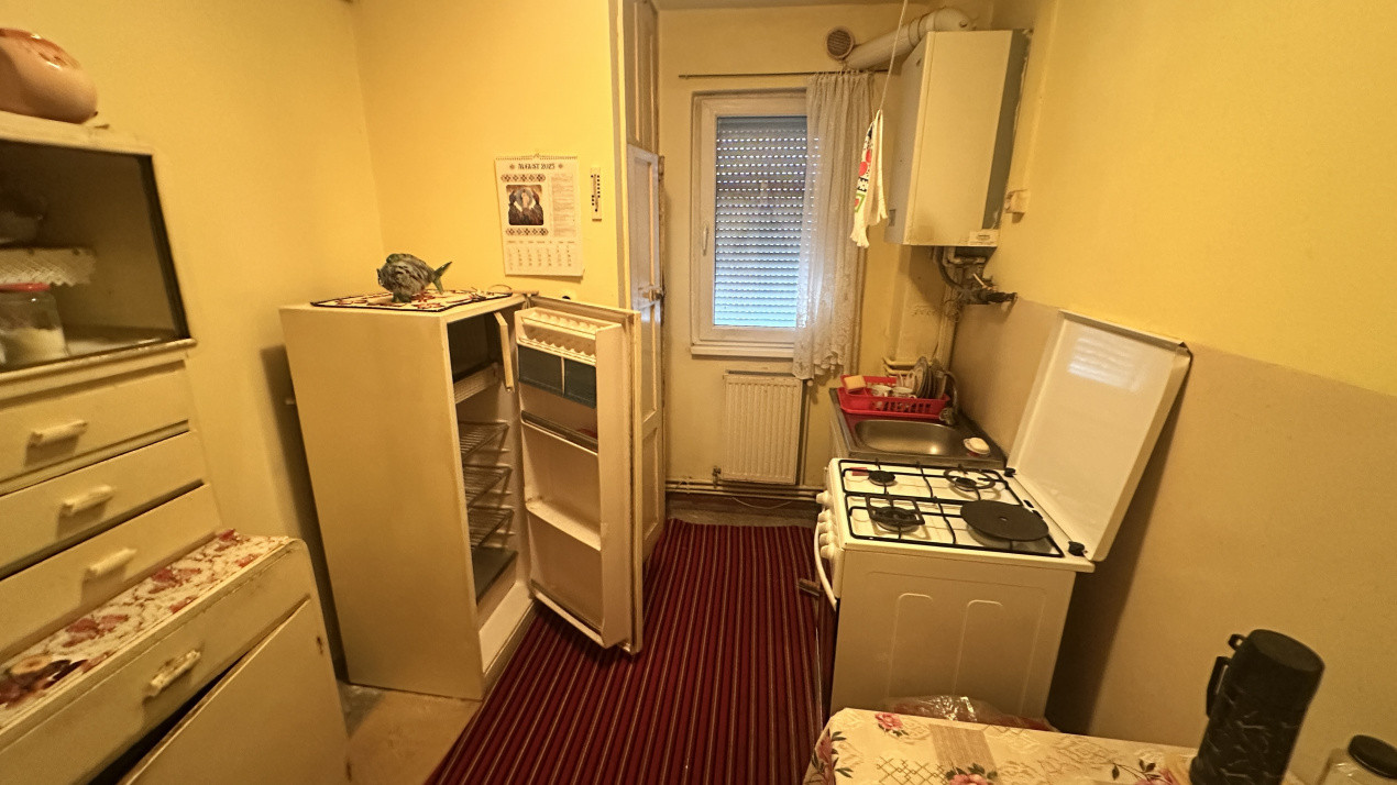 Apartament 2 camere semidecomandat zona Ciresica